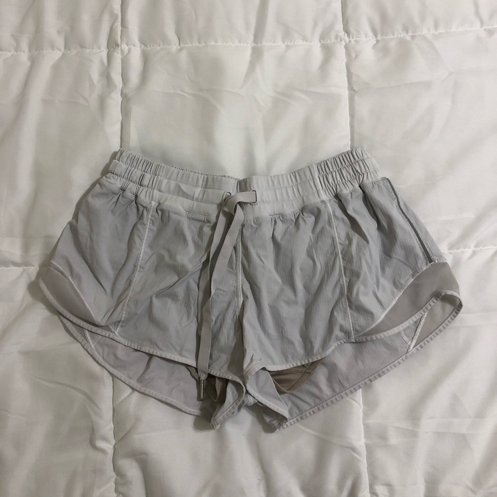 Lululemon hotty hot shorts white